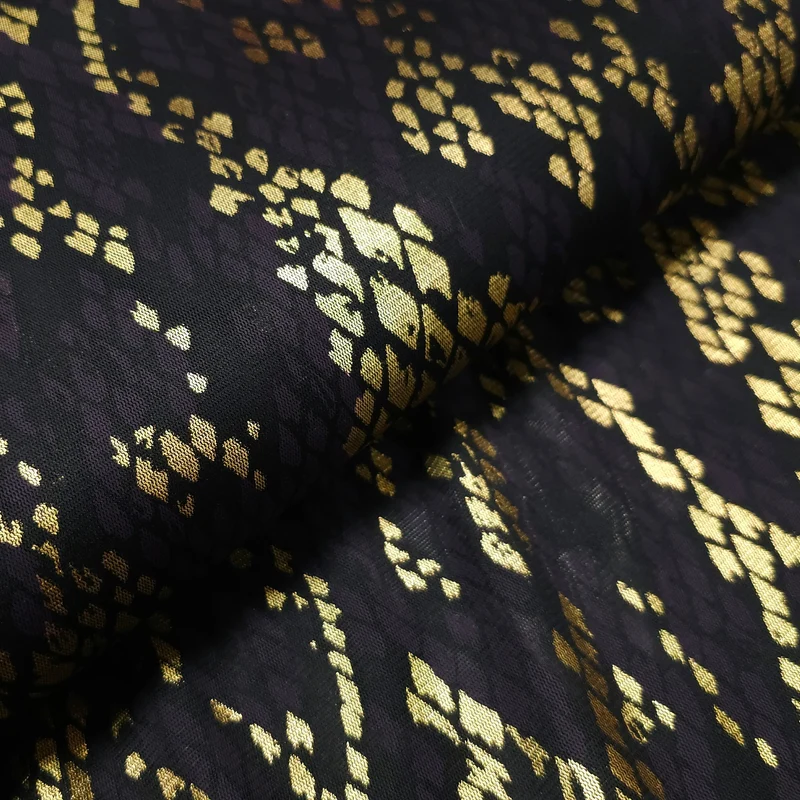 Tüll/Mesh stoff mit schlangen Motiv in Lila oder Blau