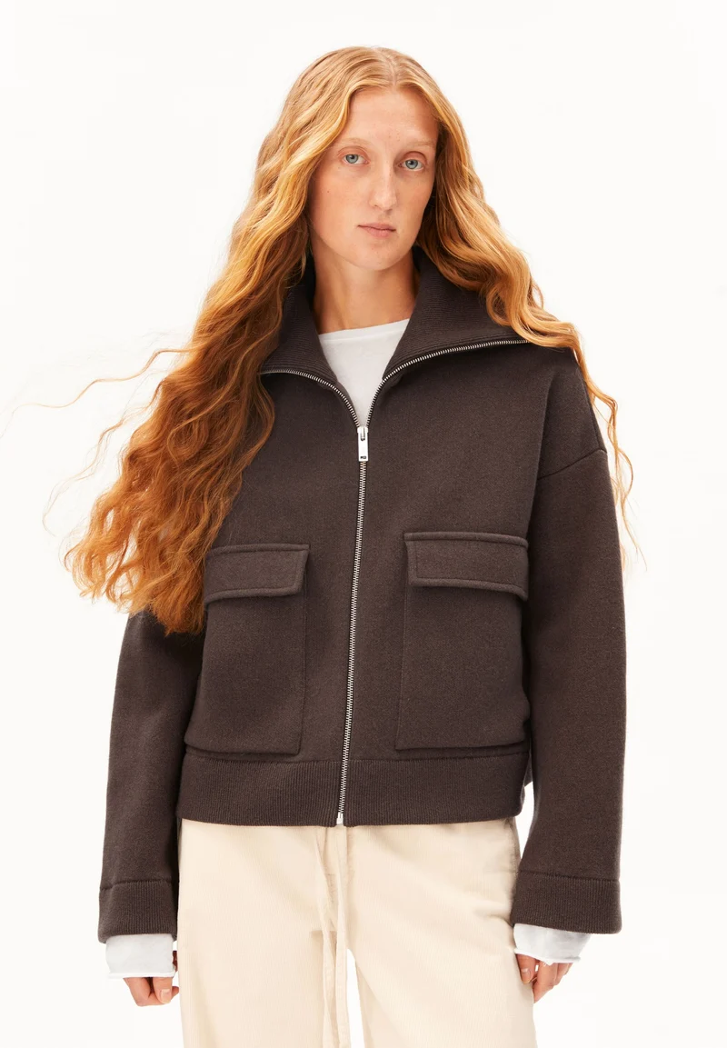 BAUMWOLL-WOLL STRICKJACKE | claystone