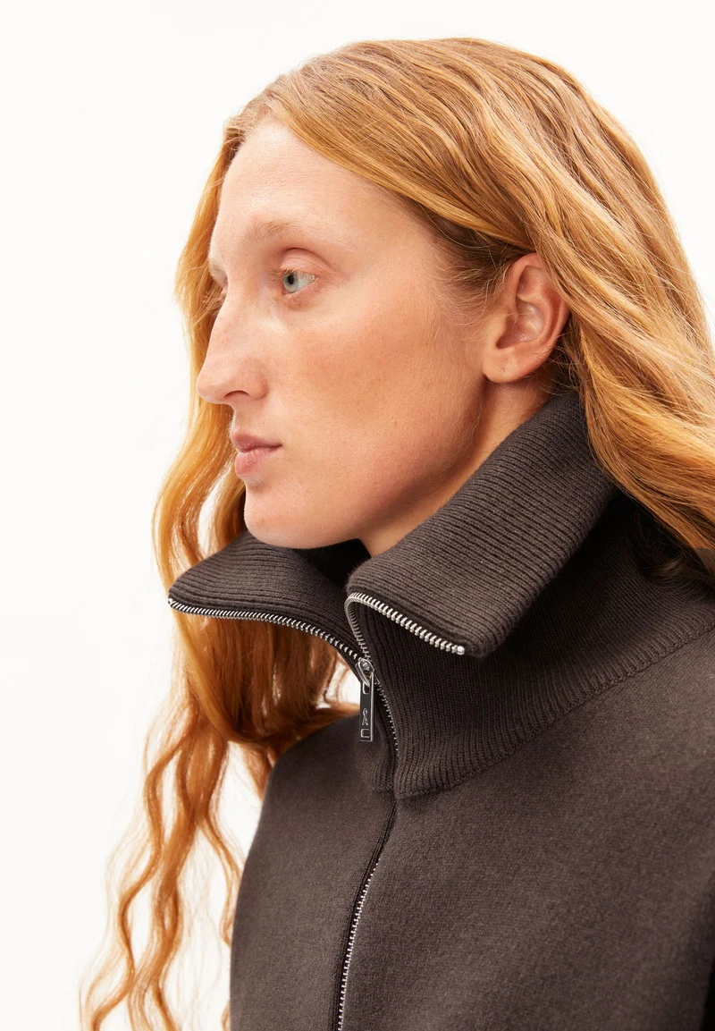 BAUMWOLL-WOLL STRICKJACKE | claystone