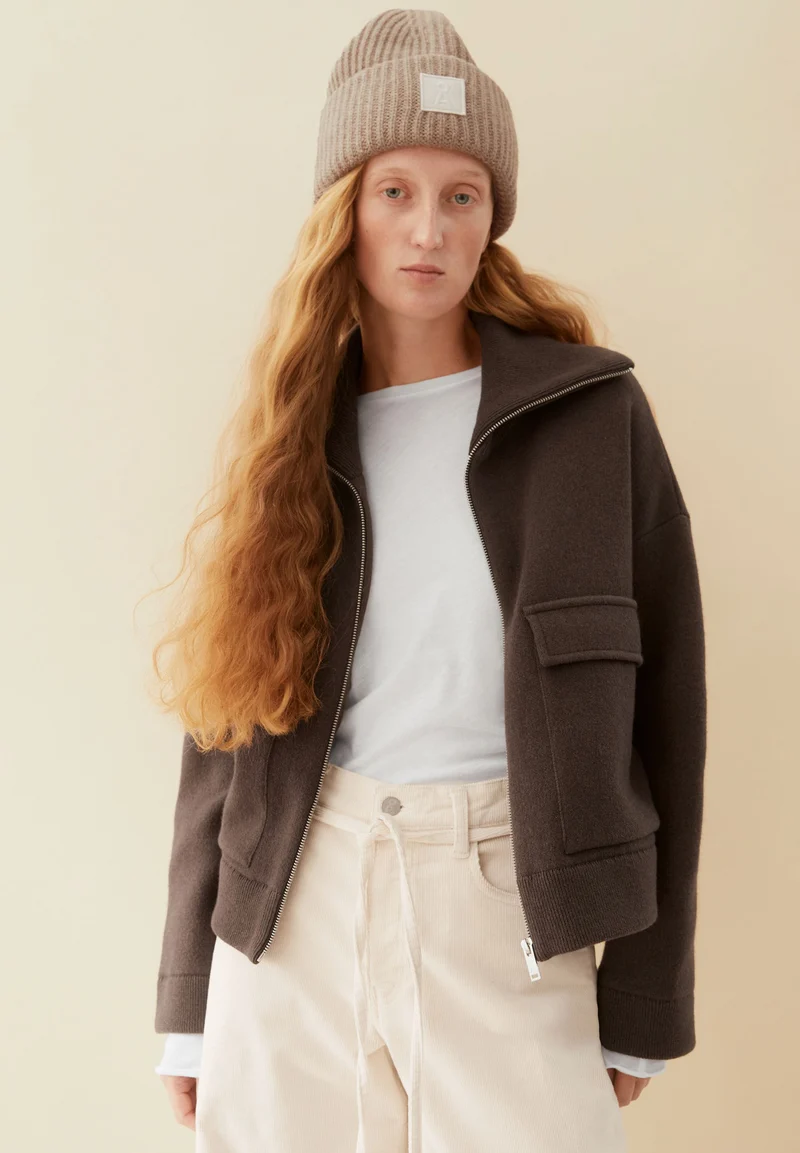 BAUMWOLL-WOLL STRICKJACKE | claystone