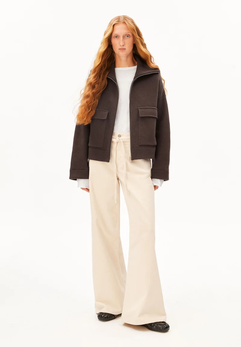 BAUMWOLL-WOLL STRICKJACKE | claystone