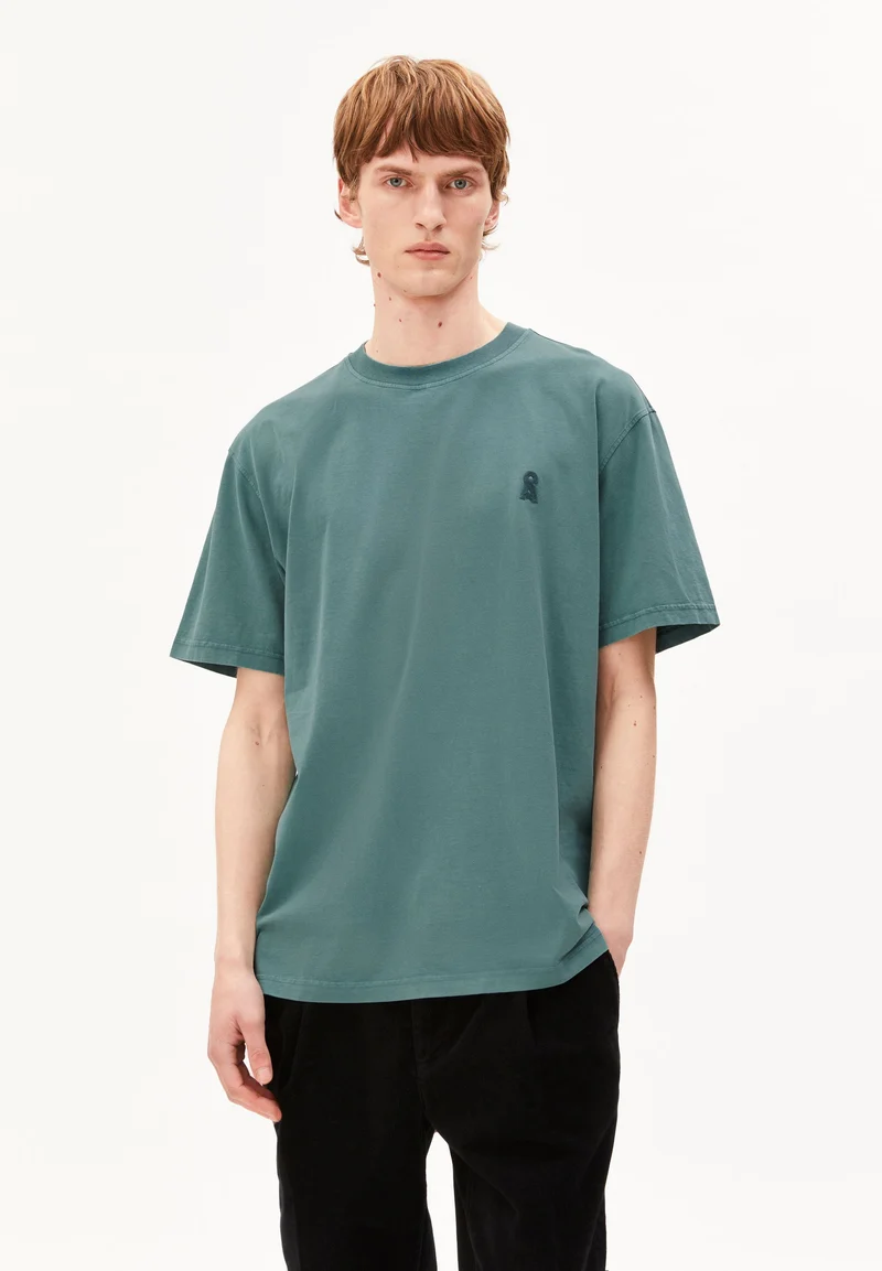 ICONIC Å MAARKOS GMT DYE T-SHIRT | petrol velvet washed