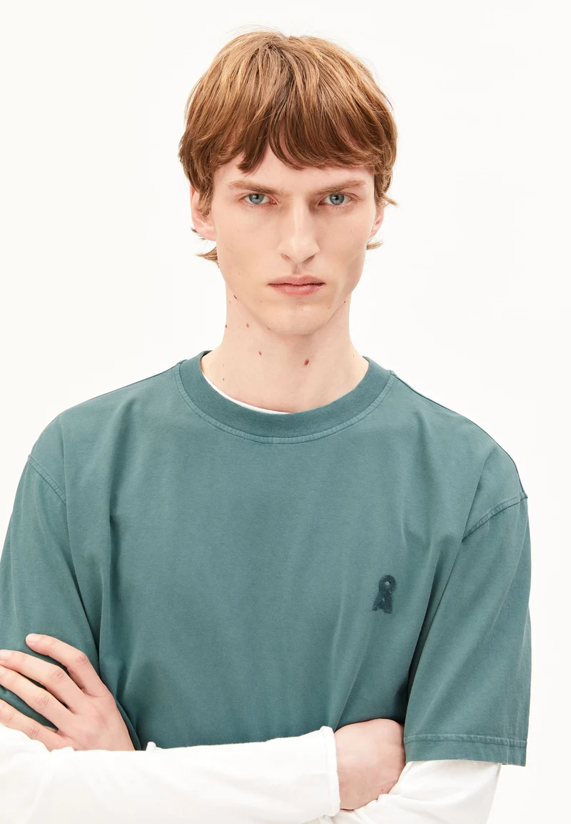 ICONIC Å MAARKOS GMT DYE T-SHIRT | petrol velvet washed