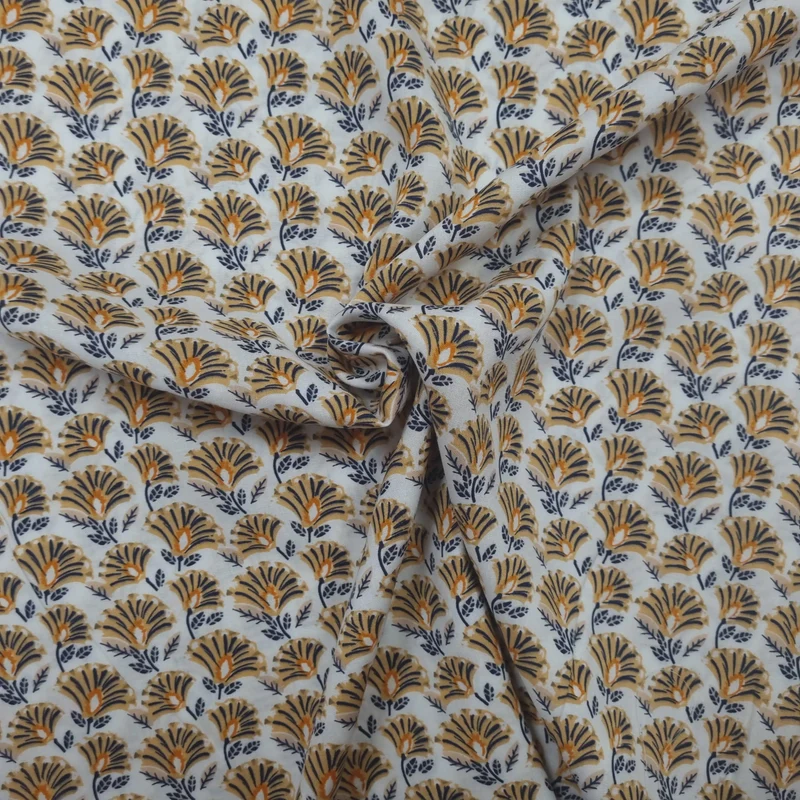 Viskosestoff mit Blumenmuster weiß gelb