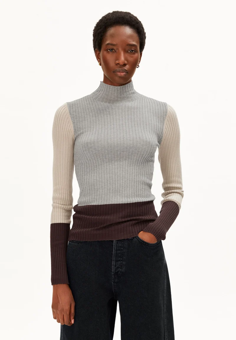 ALAANIA PATCH STRICKPULLOVER | silver melange-sandstone