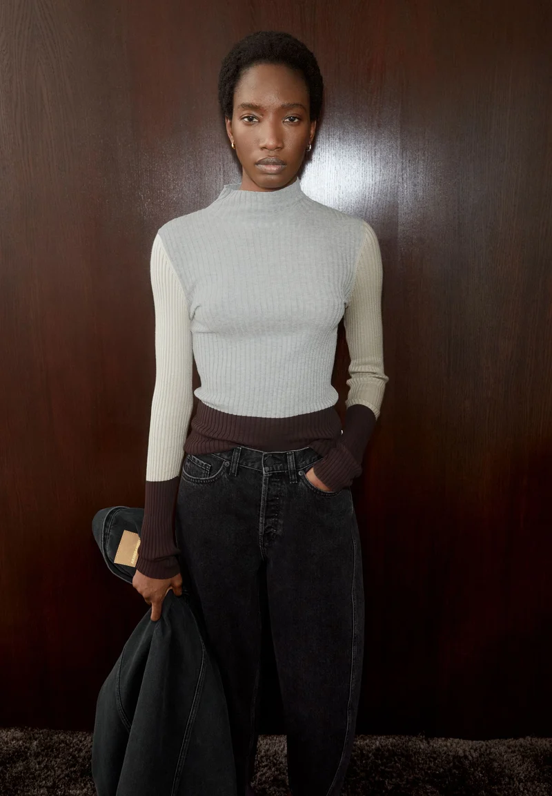 ALAANIA PATCH STRICKPULLOVER | silver melange-sandstone