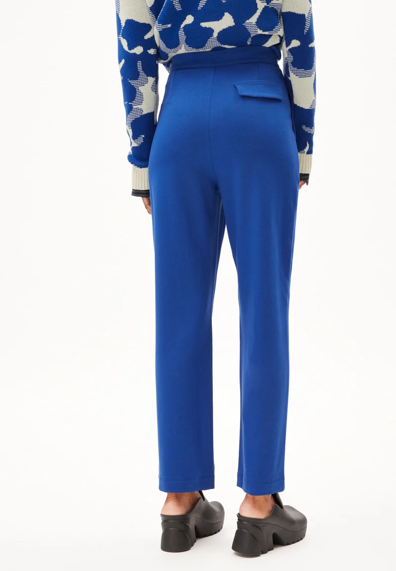 LINAA LOU | dynamo blue