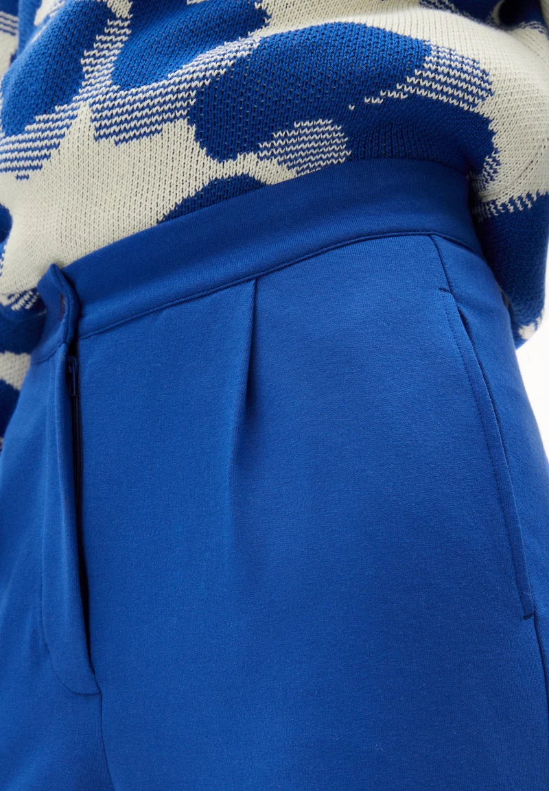 LINAA LOU | dynamo blue