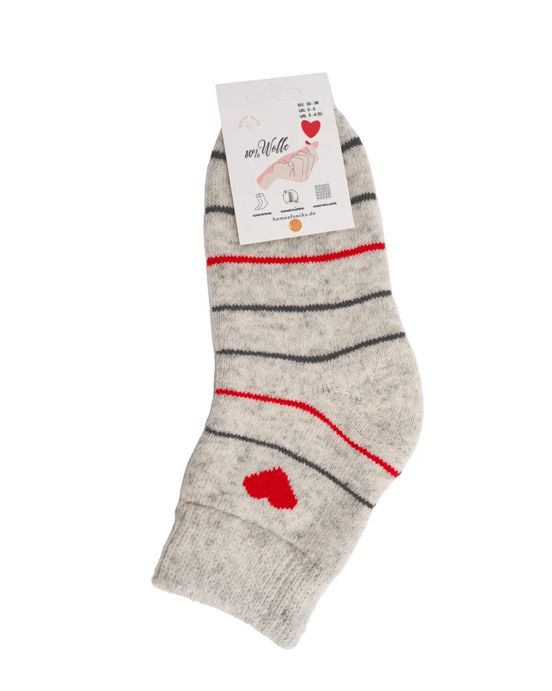 Ein Paar Wollsocken mit Herzmotiv 80% Wolle