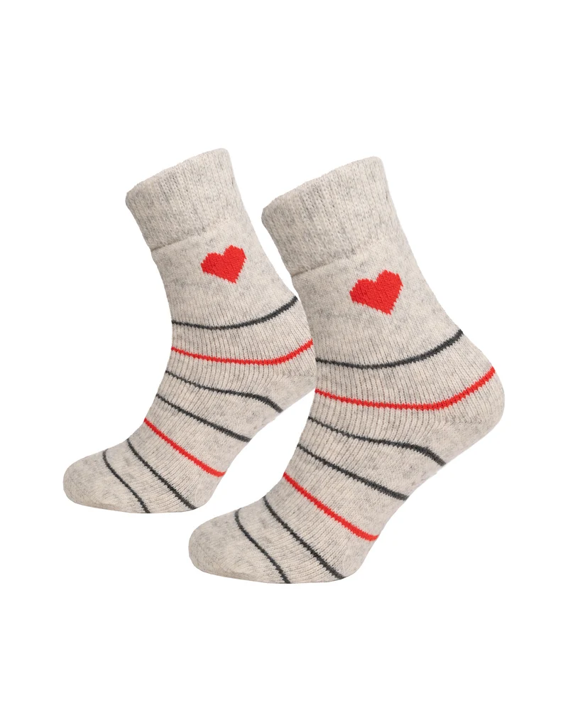 Ein Paar Wollsocken mit Herzmotiv 80% Wolle