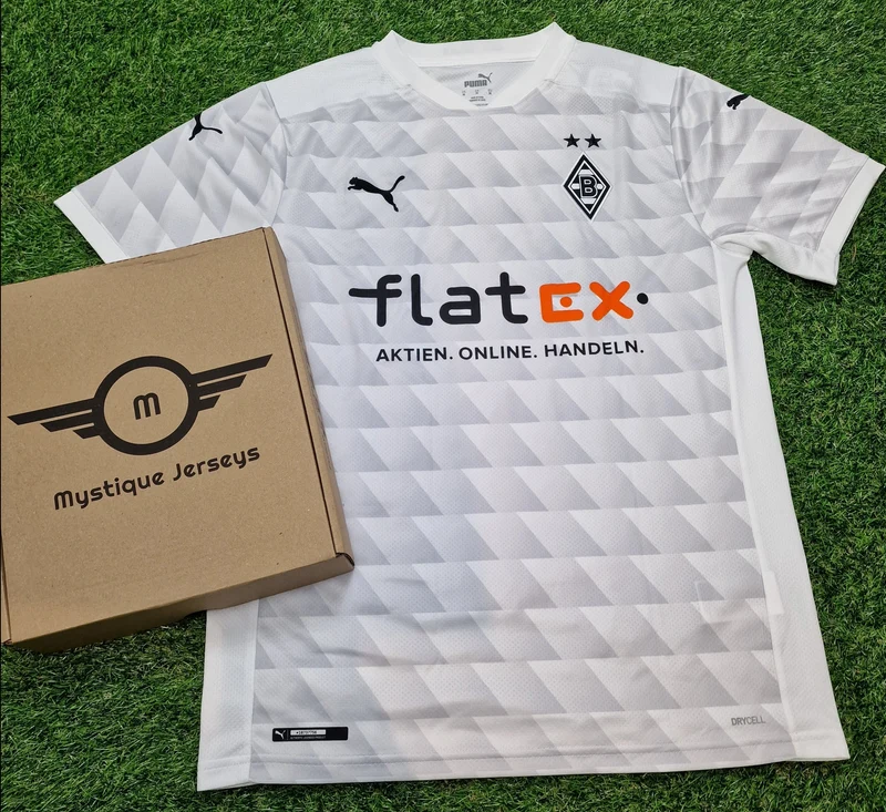 Überraschungsbox mit Fußballtrikots für Kinder