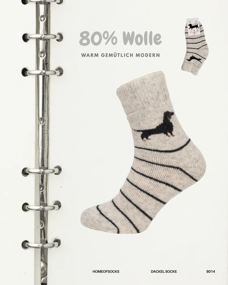 Ein Paar Wollsocken mit Dackelmotiv 80% Wolle