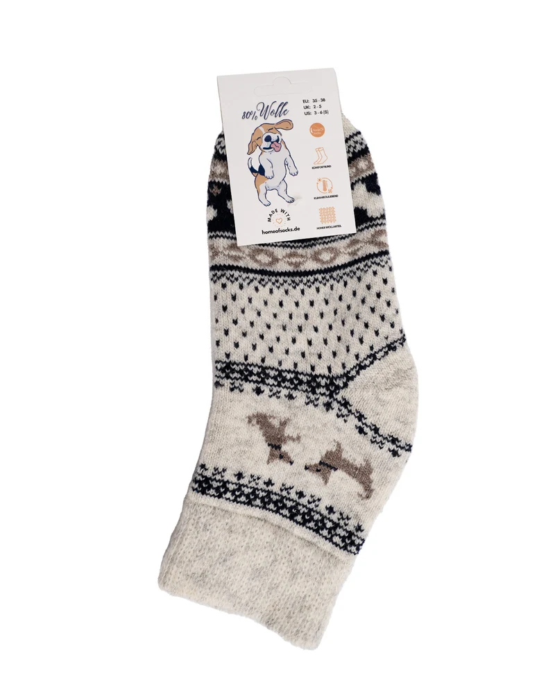 Ein Paar Wollsocken mit Hundemotiv