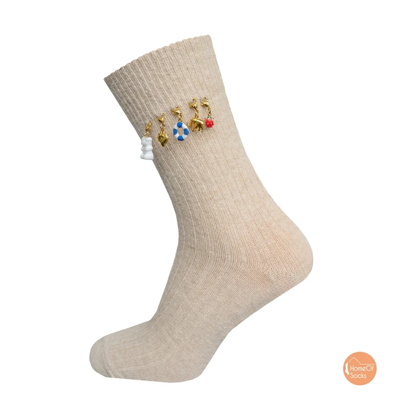 Kuschelsocken mit abnehmbaren Charm Anhängern Schmuck Schuhanhänger - DIY Socken