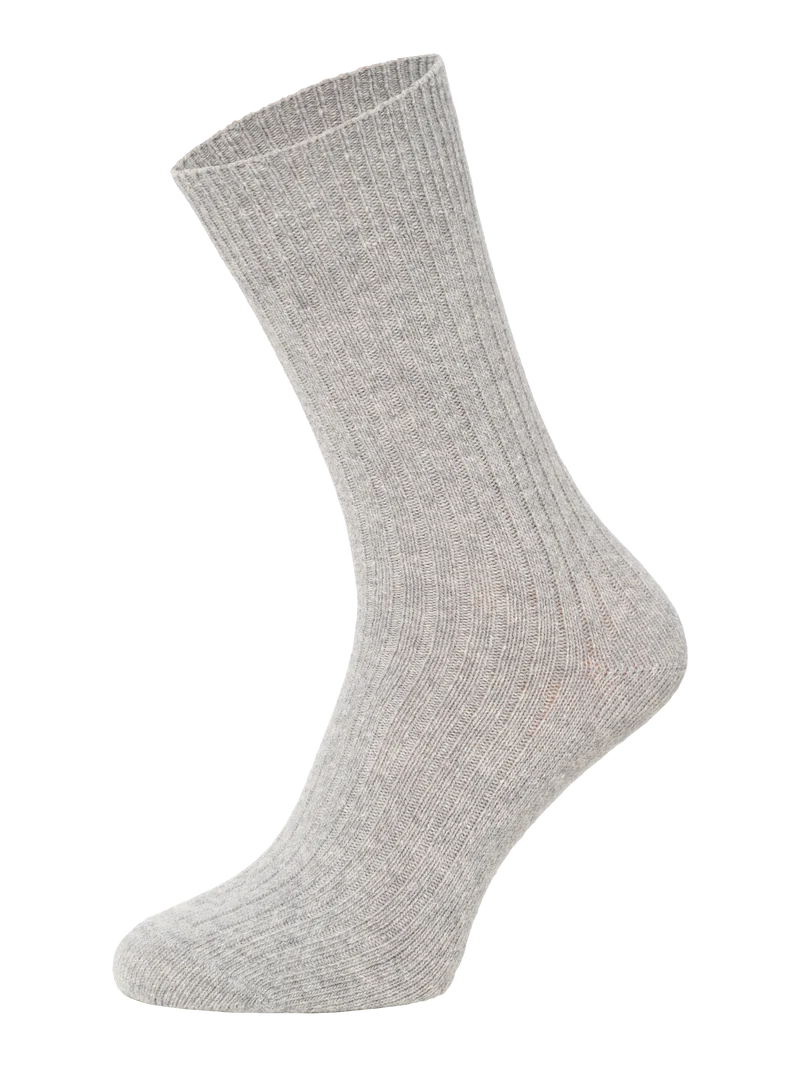 Kuschelsocken mit abnehmbaren Charm Anhängern Schmuck Schuhanhänger - DIY Socken