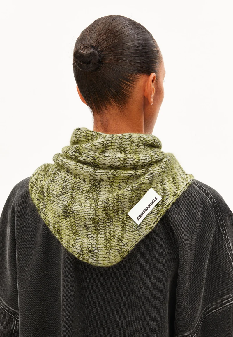BRUSHED MOULINÉ-STRICKSCHAL | oatmilk-mosslace