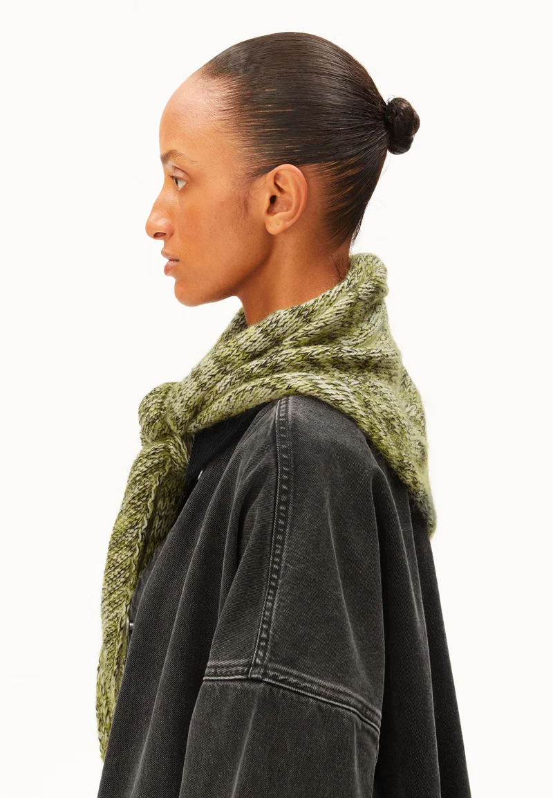 BRUSHED MOULINÉ-STRICKSCHAL | oatmilk-mosslace