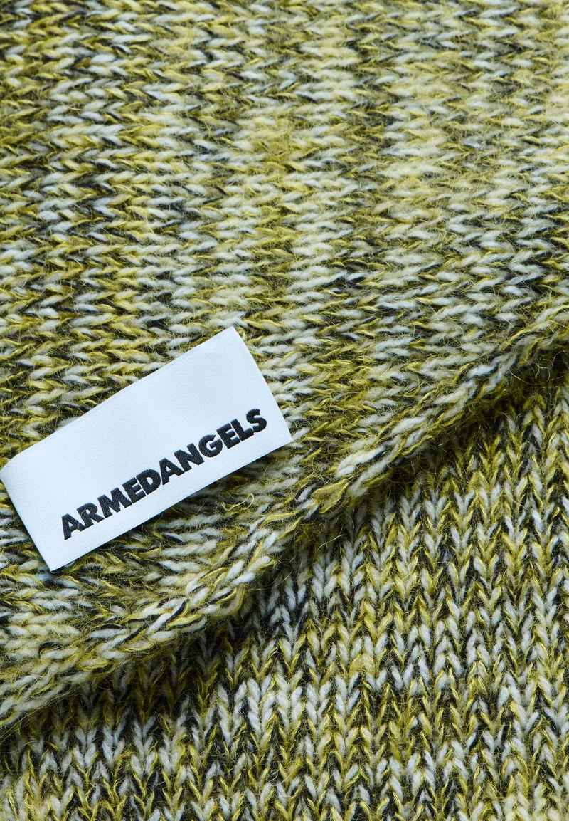BRUSHED MOULINÉ-STRICKSCHAL | oatmilk-mosslace