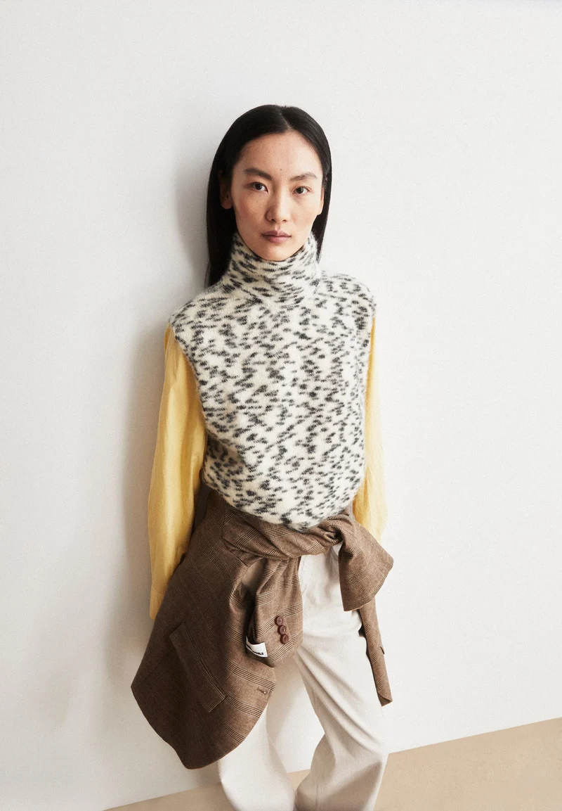 GEPUNKTETER MOHAIR-MIX STRICKPULLUNDER | oatmilk-black