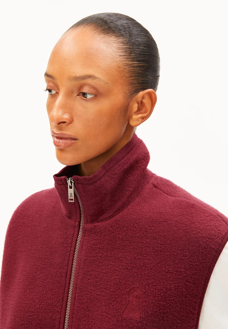 BAUMWOLL-FLEECE-WESTE | velvet red