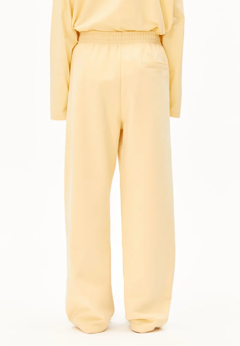ICONIC Å IVAARA SWEATHOSE | golden hay