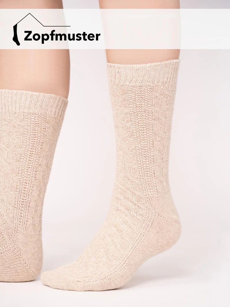 Ein Paar Wollsocke aus 70% Lammwolle mit Zopfmuster Basic