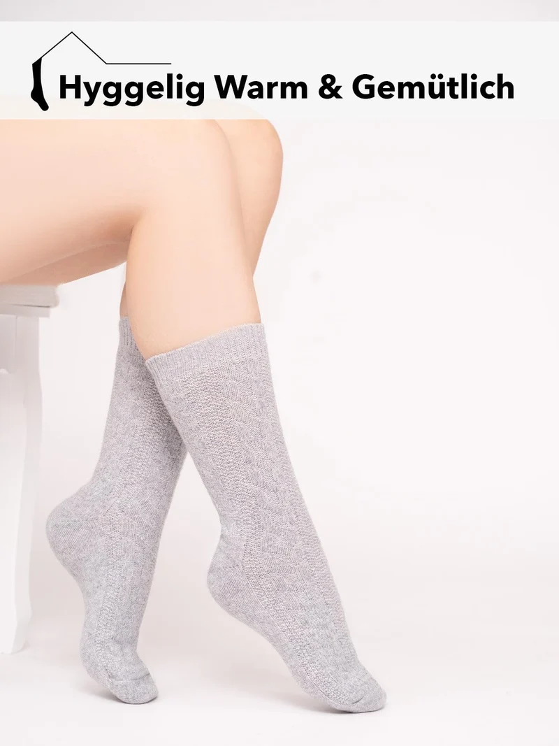 Ein Paar Wollsocke aus 70% Lammwolle mit Zopfmuster Basic