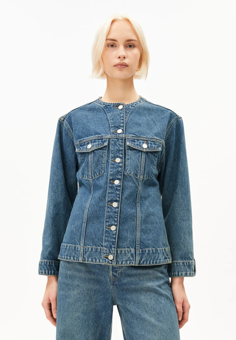 STRUKTURIERTE JEANSJACKE