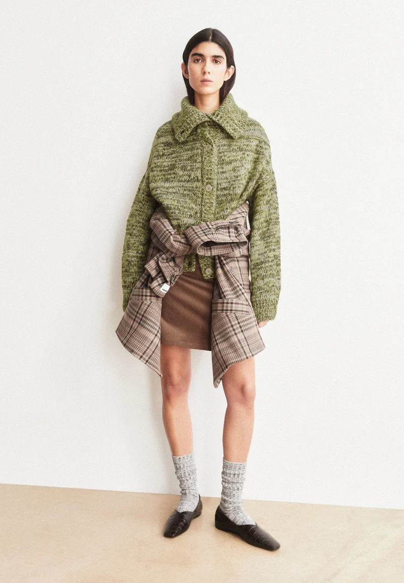 MOULINÉ BRUSHED STRICKJACKE | oatmilk-mosslace