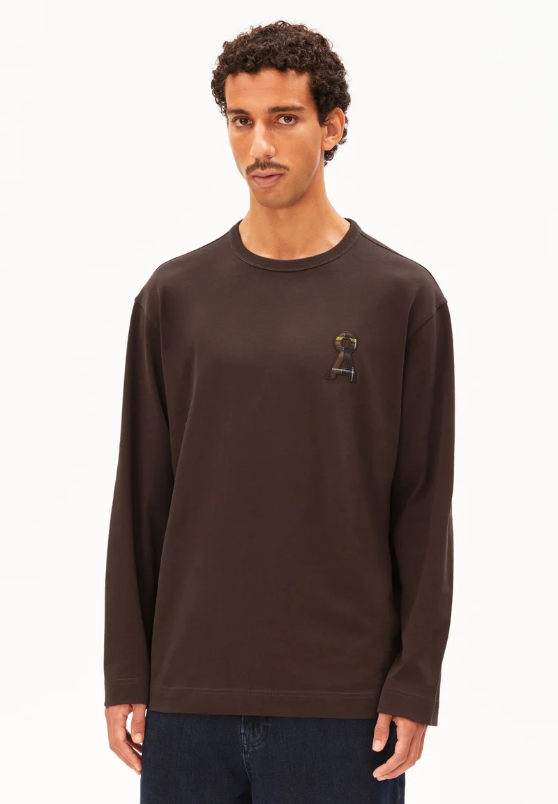MAARKOS Å LOGO LANGARMSHIRT