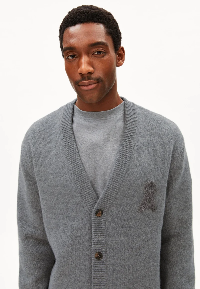 RECYCELTE WOLL-STRICKJACKE | mid silver melange