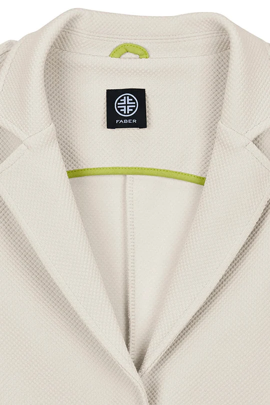 Taillierter Blazer in sportiver Jersey-Struktur in Champagner
