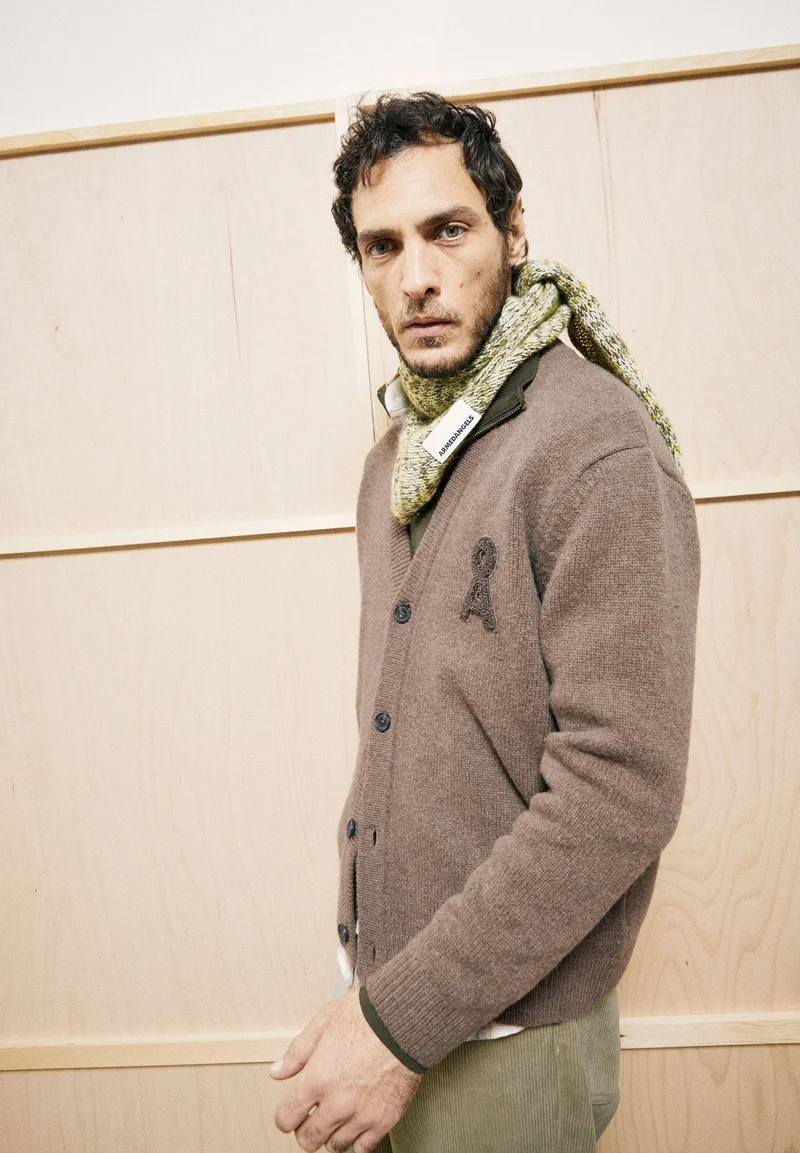 RECYCELTE WOLL-STRICKJACKE | claystone melange