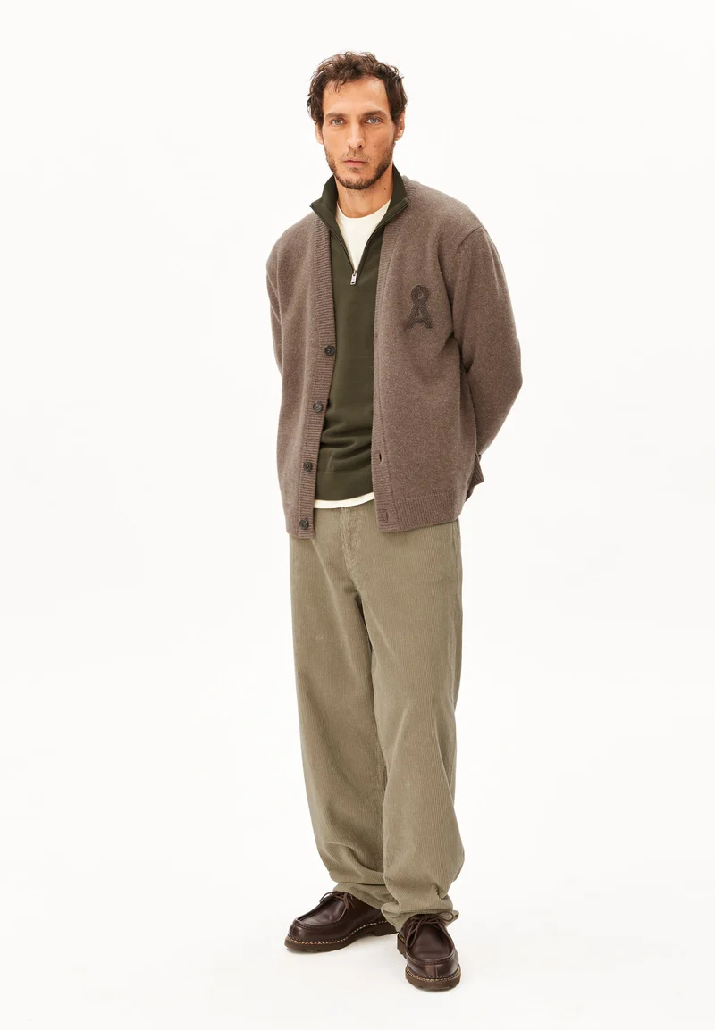 RECYCELTE WOLL-STRICKJACKE | claystone melange