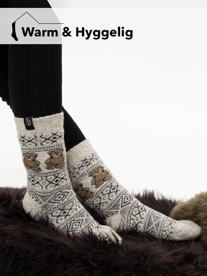 Ein Paar 80% Wollsocken mit Teddy Motiv Norweger Design