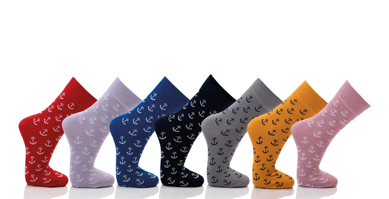 Ein Paar Maritime Baumwoll Socken mit Anker Motiv