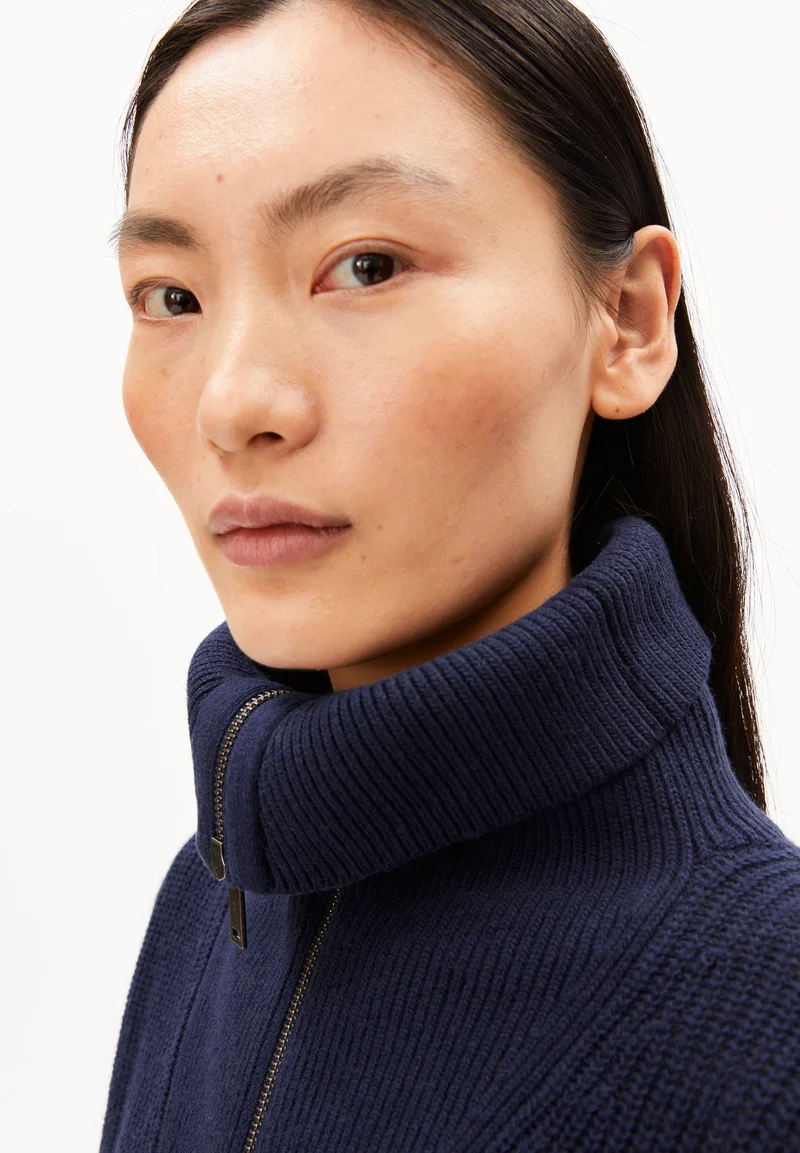 TROYER RIPP-STRICKKLEID | tinted navy