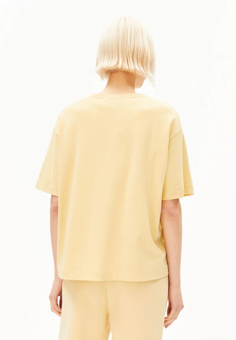 GIANNAA COLLEGE T-SHIRT | golden hay