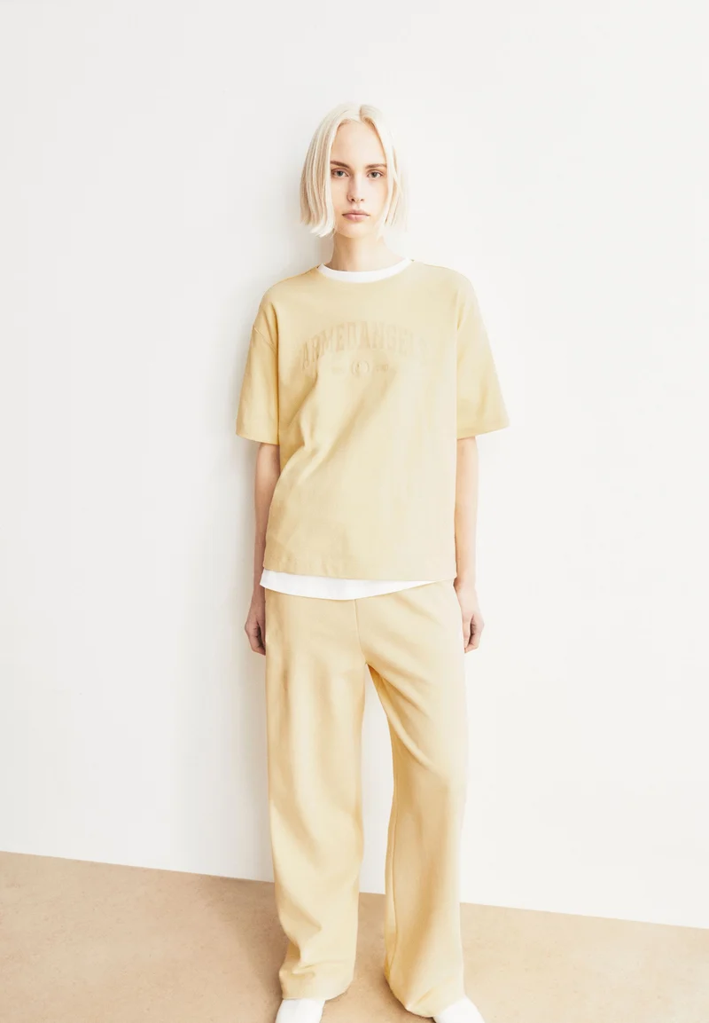 GIANNAA COLLEGE T-SHIRT | golden hay