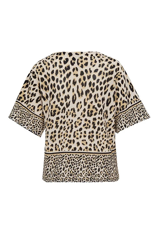Leichter Pullover mit Leo-Patch und Halbarm