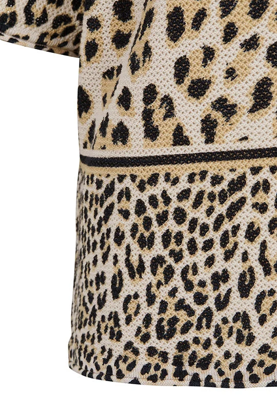 Leichter Pullover mit Leo-Patch und Halbarm