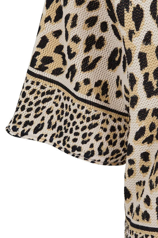 Leichter Pullover mit Leo-Patch und Halbarm