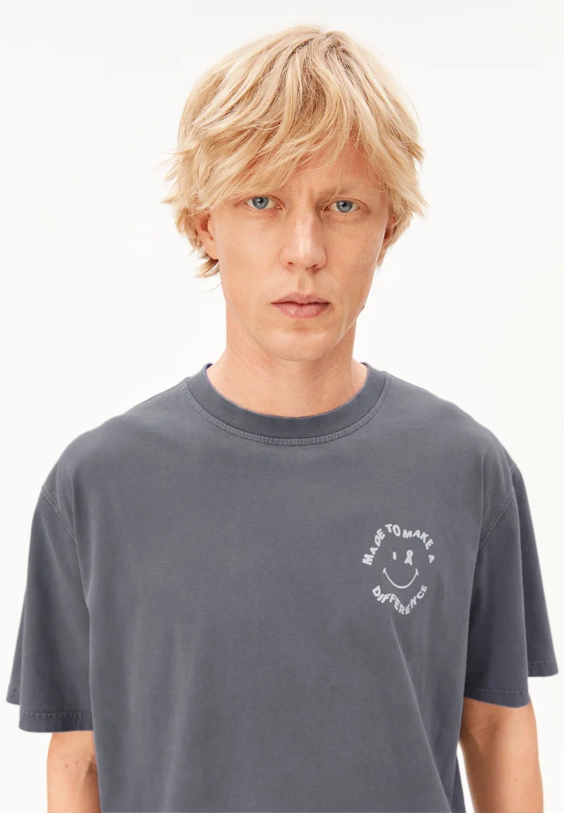 MAARKOS GMT DYE SMILE T-SHIRT | moonshadow washed