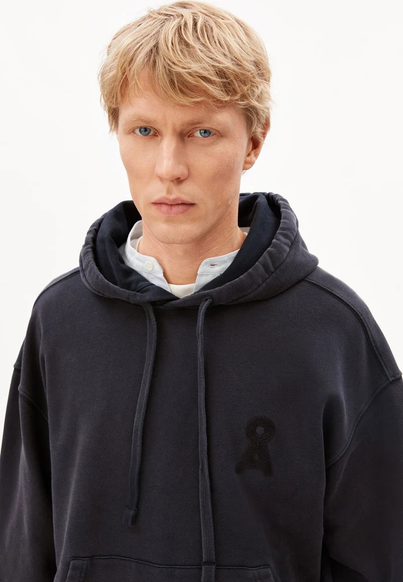 ICONIC Å GMT DYE HOODIE | black washed