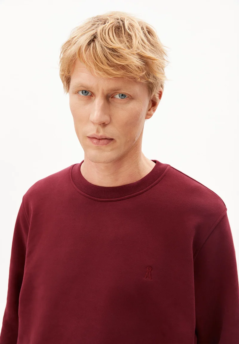 BAARO FLEECE SWEATSHIRT | velvet red