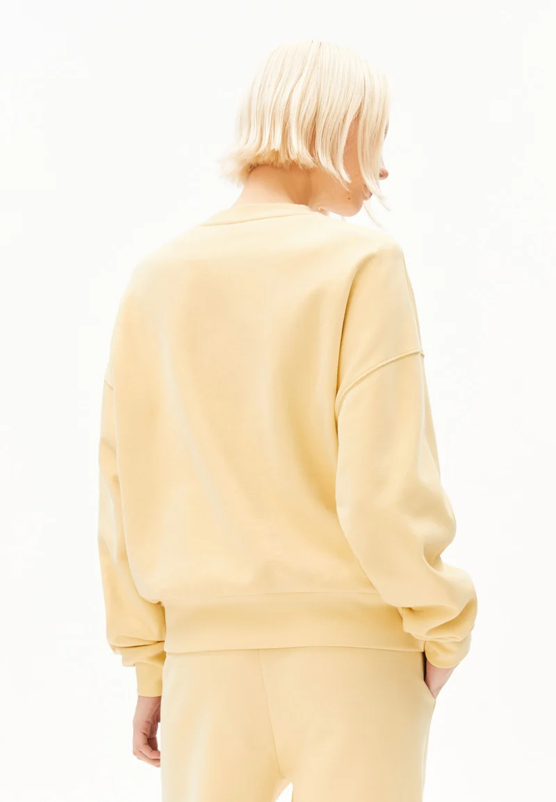 ICONIC Å ALIZAA SWEATSHIRT | golden hay