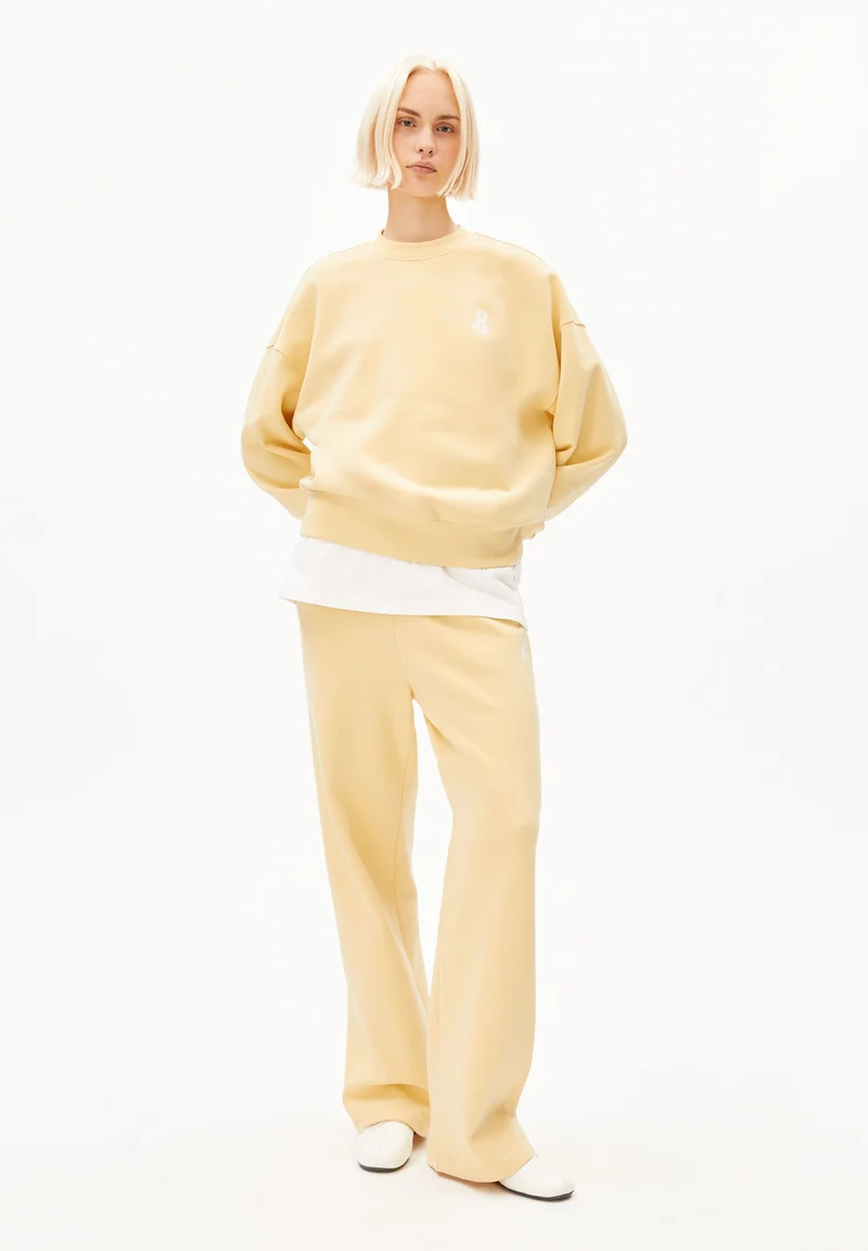 ICONIC Å ALIZAA SWEATSHIRT | golden hay