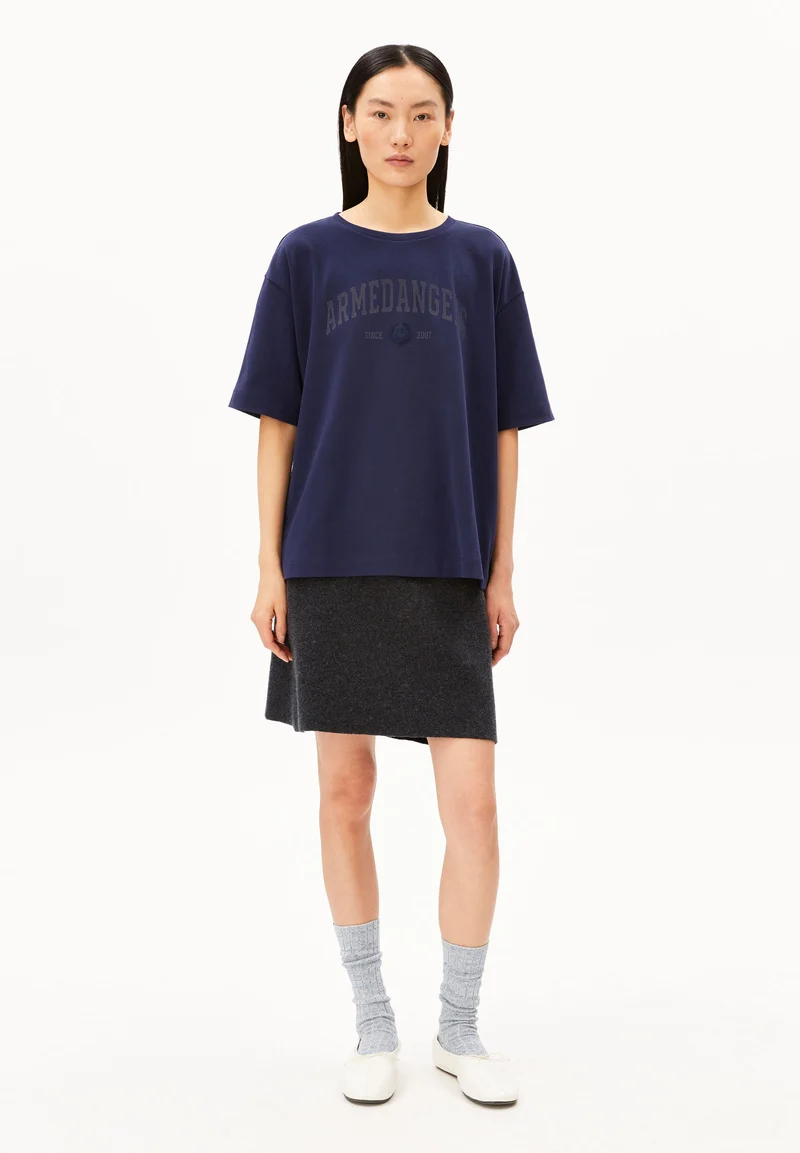 GIANNAA COLLEGE T-SHIRT | tinted navy