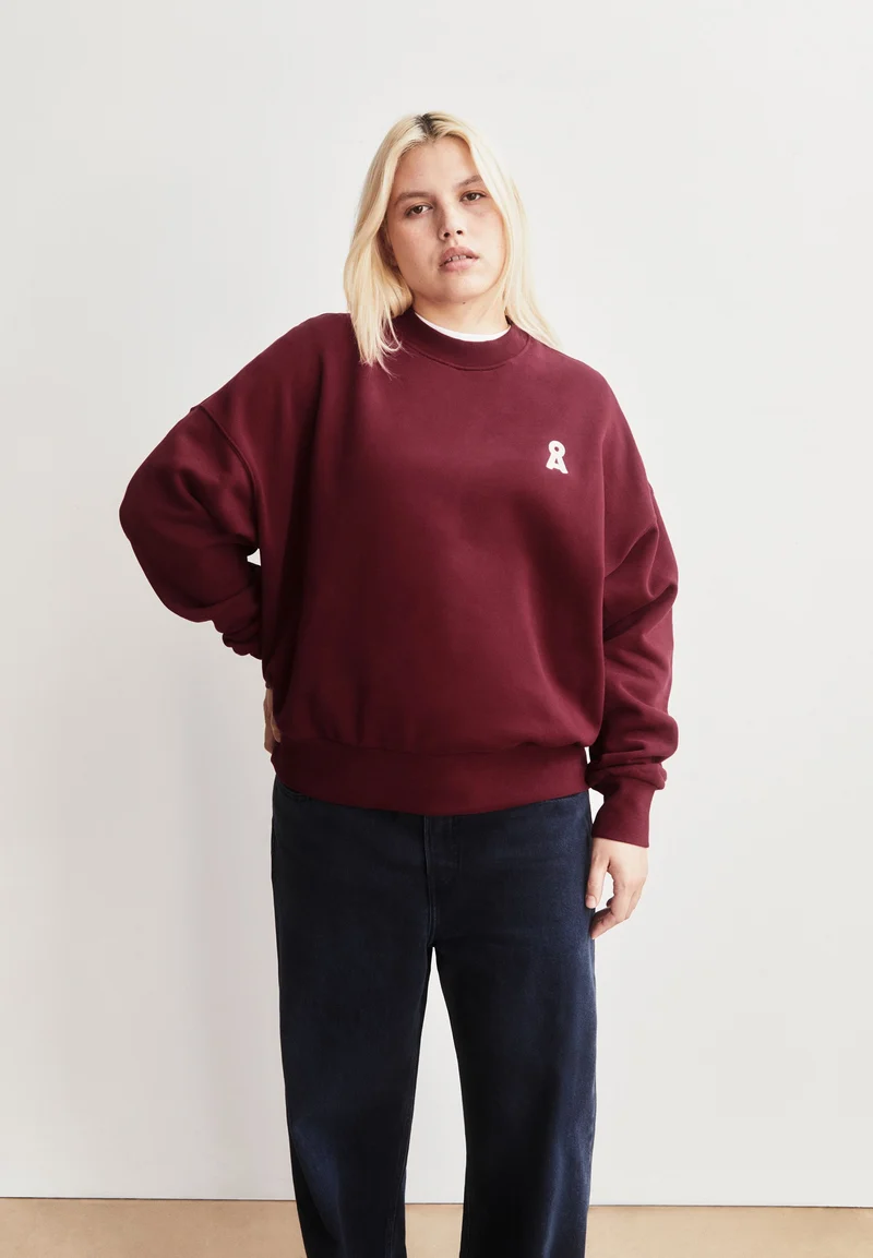 ICONIC Å ALIZAA SWEATSHIRT | velvet red