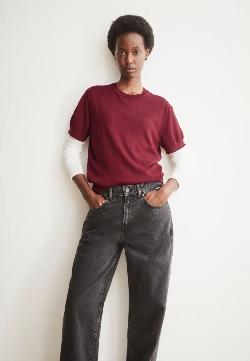 KURZÄRMLIGER STRICKPULLOVER | velvet red